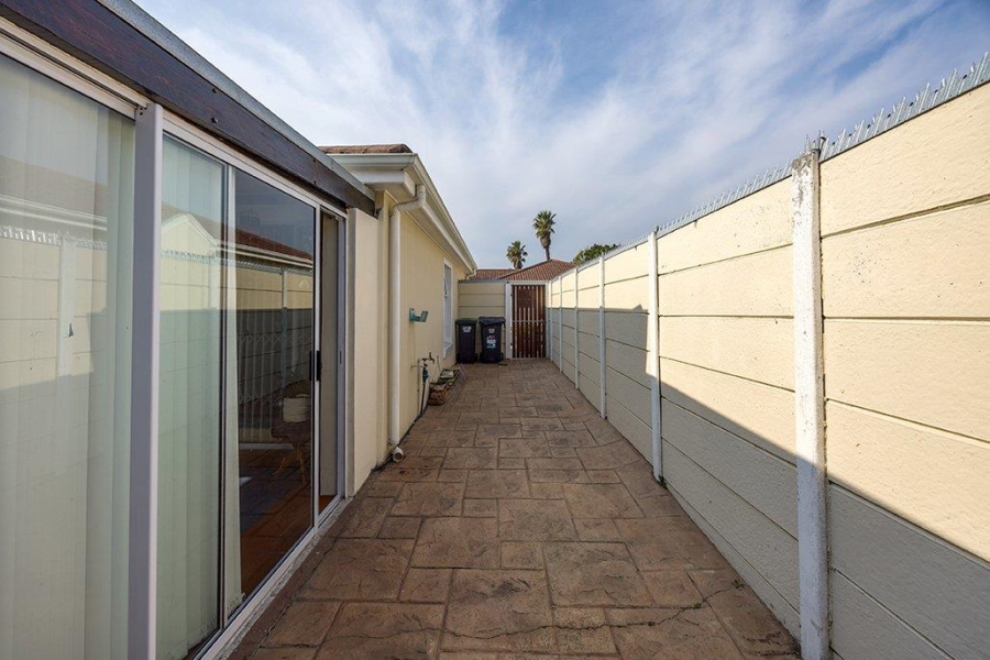 2 Bedroom Property for Sale in Bothasig Western Cape